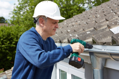 Fixing Gutters in Houston